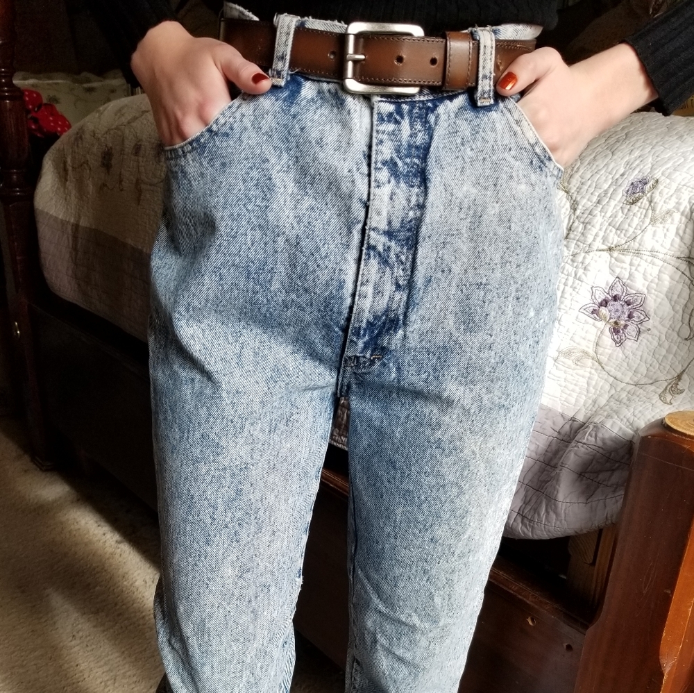 Acid wash mom jeans